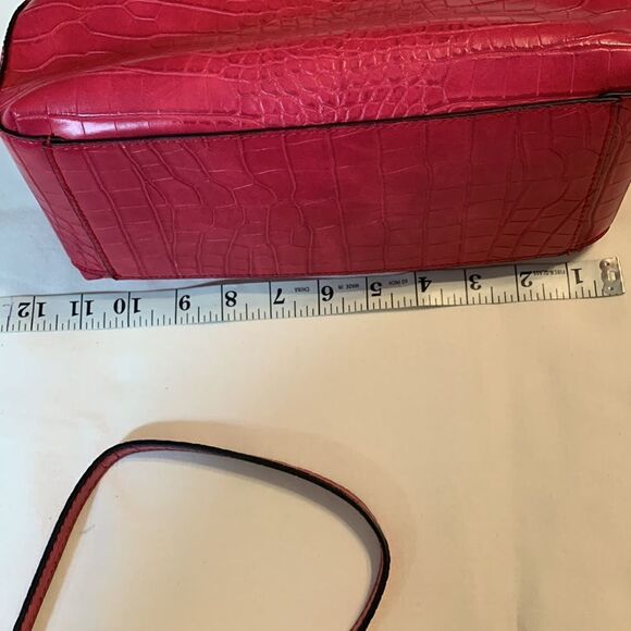Dana Buchman pink handbag with Crossbody strap included NWOT. - Picture 10 of 12